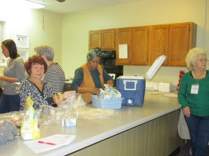 Volunteers help unload fresh hot meals. Volunteers pictured (Josephine Skoror, Linda Giesecke, Cathy McDonald, & Luz Madison.